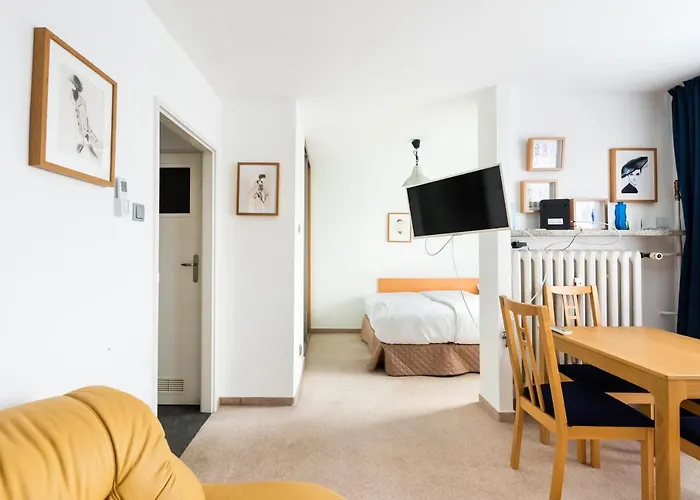 Metro Rondo Onz Yellow Apartment