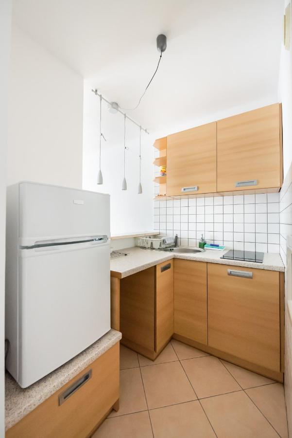 Apartment Metro Rondo Onz Yellow Warsaw