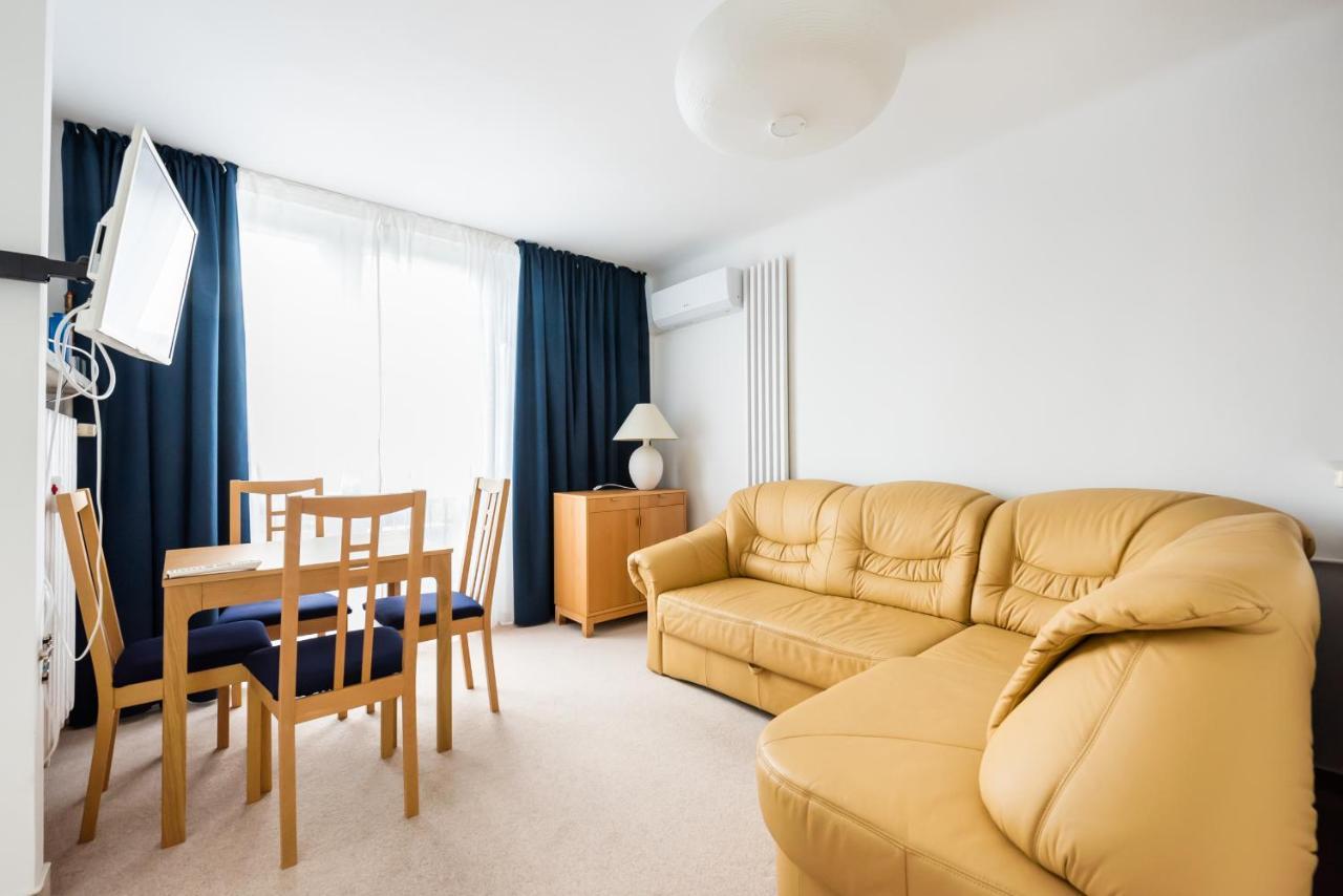 Metro Rondo Onz Yellow Apartment *