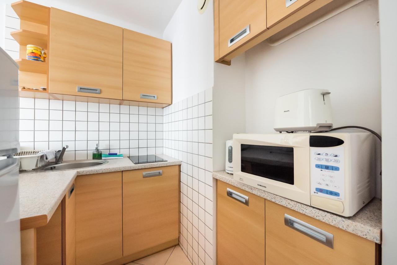 Apartment Metro Rondo Onz Yellow